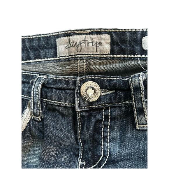 Womens Y2K Daytrip Denim Jeans Embroidered Pockets Gemstones Leo Bootcut 27x31 - Picture 4 of 9